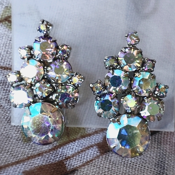 Aurora Borealis Round Vintage Crystal Unsigned Clip Earrings EUC - Picture 11 of 14